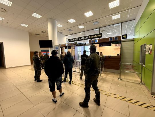 10 Gruzinów przymusowo wsadzonych do samolotu i wysłanych do domu. Nie szanowali polskiego prawa