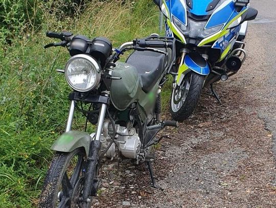 11-latek wiózł motorowerem 14-latka. Nacięli się na patrol drogówki