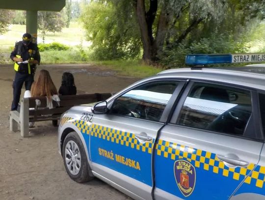 13 i 14-latka piły pod wiaduktem. Kupiły pięć butelek alkoholu - sprzedawca myślał, że są dorosłe