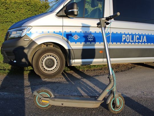 13-latek jechał hulajnogą z pijaną koleżanką. Policjanci przerwali jazdę