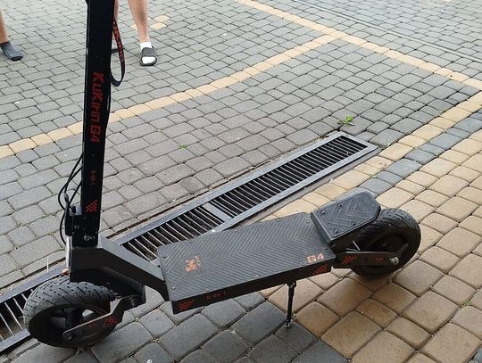 13-latek wziął dziewczynę na przejażdżkę hulajnogą elektryczną. Po upadku oboje wylądowali w szpitalu