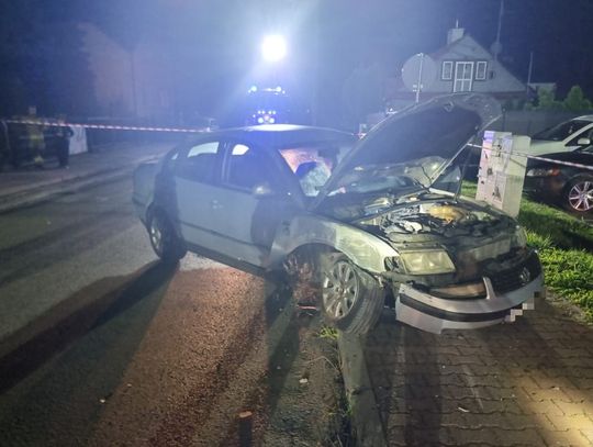 13-latek zabrał babci kluczyki z auta. Nocną jazdę zakończył skoszeniem betonowej latarni