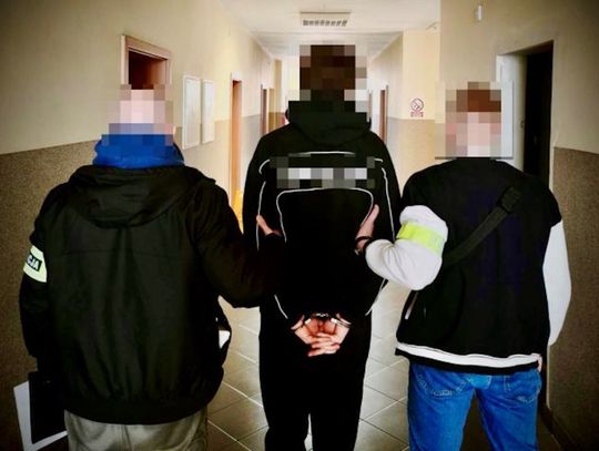 13-latka handlowała narkotykami w szkole. Jej dostawcą był 18-letni diler 13-latka handlowała narkotykami w szkole. Jej dostawcą był 18-letni diler