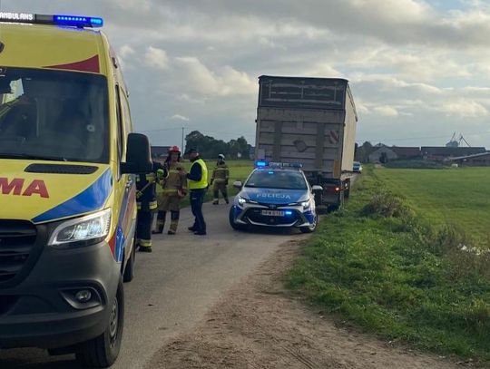 14-latek na skuterze wjechał pod ciężarówkę. Chłopiec zginął, 15-letnia pasażerka jest ranna