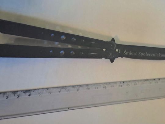 14-latek wszedł do szkoły z nożem i petardami. Szybka akcja policji na Mokotowie