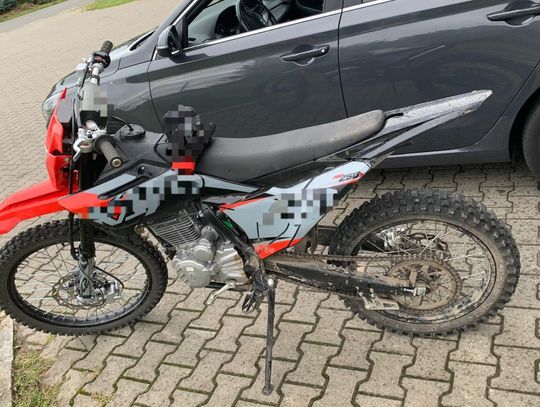 15-latek bez uprawnień za kierownicą crossa. Motocykl nie miał OC ani tablic