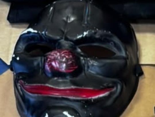 15-latek podejrzany o serię włamań. Na robotę zakładał maskę i rękawiczki