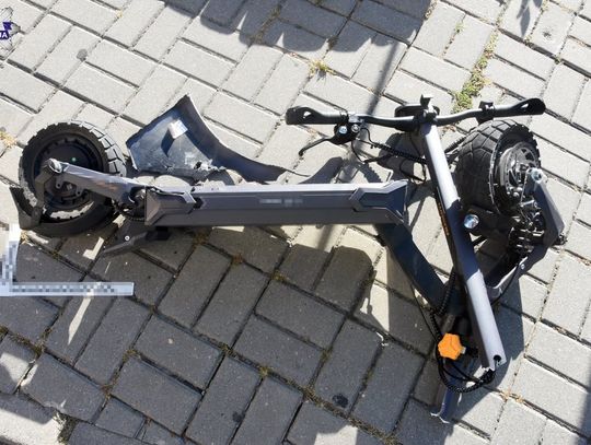 15-latek uderzył w przednią szybę Toyoty. Nastolatek trafił do szpitala