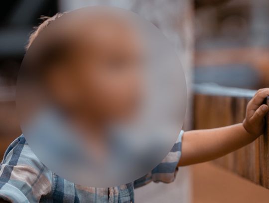 15-miesięczny chłopiec błąkał się ulicami miasta. Nikt nie zauważył, jak wychodzi ze żłobka 15-miesięczny chłopiec błąkał się ulicami miasta. Nikt nie zauważył, jak wychodzi ze żłobka