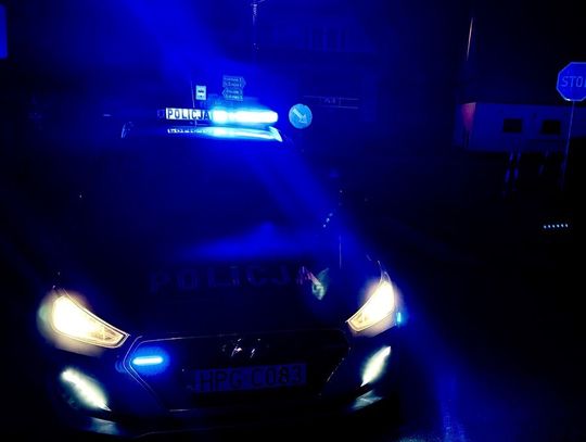 16-latek bez prawa jazdy uciekał policji. Pasażerka, która udostępniła mu auto skończyła z mandatem