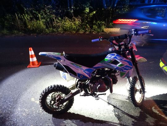16-latek bez uprawnień uciekał na crossie policji. Policjanci wlepili jego ojcu 3000 złotych mandatu