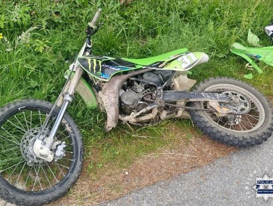 16-latek ciężko ranny po zderzeniu z samochodem. Nastolatek jechał crossem nie mając uprawnień