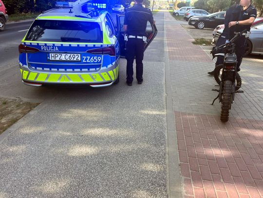 16-latek na elektryku uciekał przed policją. Stracił prawko i "uzbierał" 49 punktów karnych