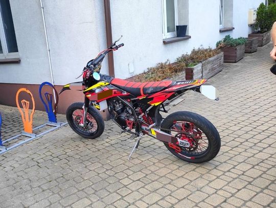 16-latek na motorowerze potrącił 15-latkę przechodzącą przez przejście dla pieszych. Zatrzymano mu prawo jazdy