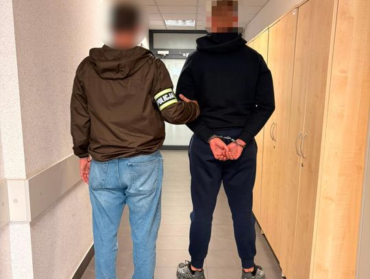 16-latek odebrał od seniora 45 tys. zł. Policjanci zatrzymali go i jego 18-letniego zleceniodawcę