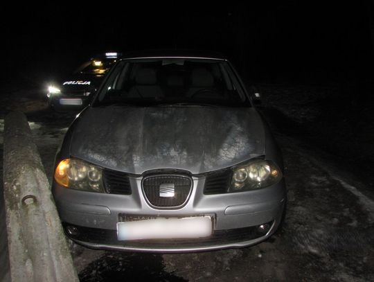 16-latek po marihuanie nie zatrzymał się do kontroli i zaczął uciekać. Uderzył w betonową zaporę 16-latek po marihuanie nie zatrzymał się do kontroli i zaczął uciekać. Uderzył w betonową zaporę