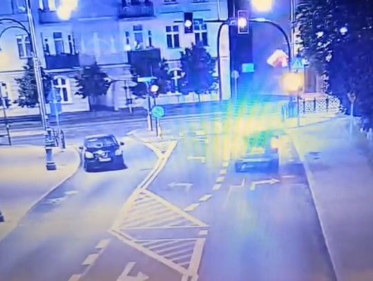 16-latek zabrał auto rodziców i ruszył w miasto. Nie wiedział tylko, że musi włączyć światła