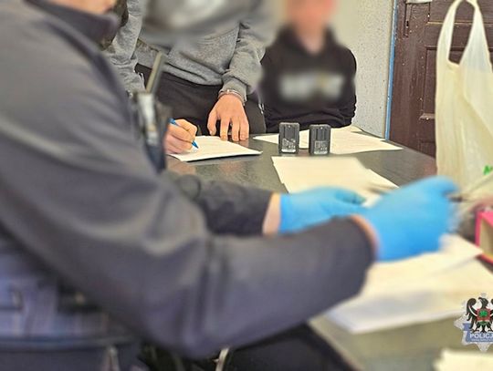 16-latka i dwóch 19-latków zatrzymanych za brutalne pobicie mężczyzny. Napadli go o poranku