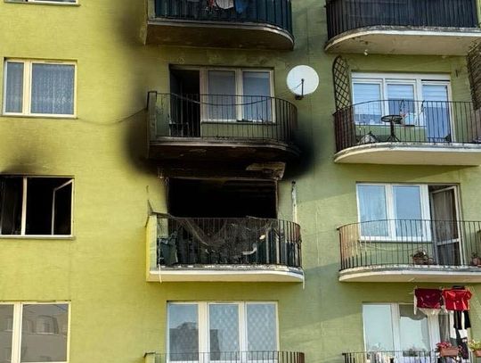 16-letni chłopak zginął w pożarze mieszkania. Jedna osoba wyskoczyła przez okno, dwóm udało się schronić na balkonie