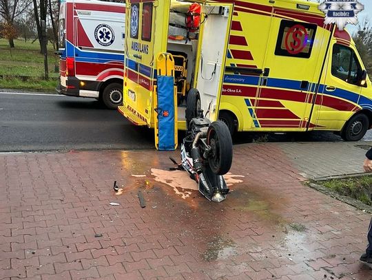 16-letni motocyklista podczas wyprzedzania wjechał w auto. Trafił do szpitala z 15-letnim pasażerem