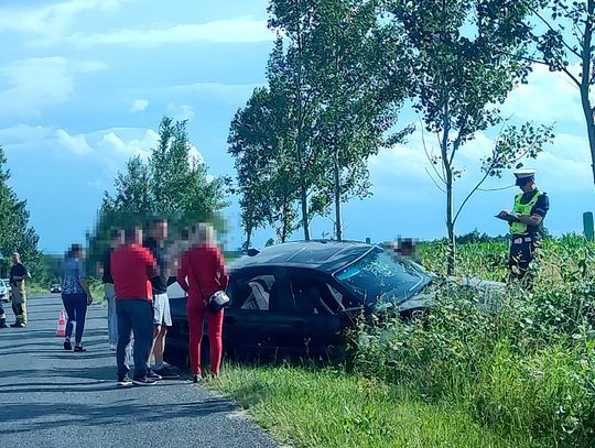 17-latek bez wiedzy matki zabrał jej BMW i rozbił je w rowie. Podróżował z piątką kolegów