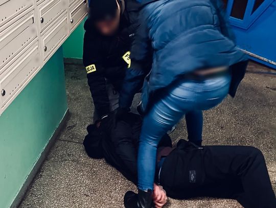 17-latek działał na zlecenie oszustów. Wpadł, gdy odbierał 20 tysięcy złotych od staruszki