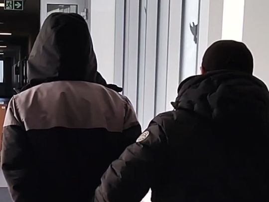 17-latek groźbami zmuszał 12-latka do okradania mamy i babci. Ukradł tak ponad 20 tysięcy złotych