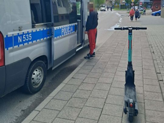 17-latek miał 1,5 promila i jechał hulajnogą z dziewczyną. Teraz musi skombinować 3100 zł