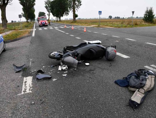 17-latek na zakazie, w kradzionym aucie spowodował poważny wypadek i uciekł z miejsca