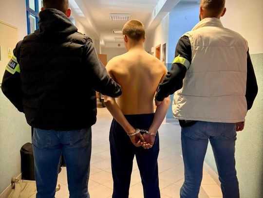17-latek próbował uciec policji przez okno. Miał dużo narkotyków i atrapę pistoletu