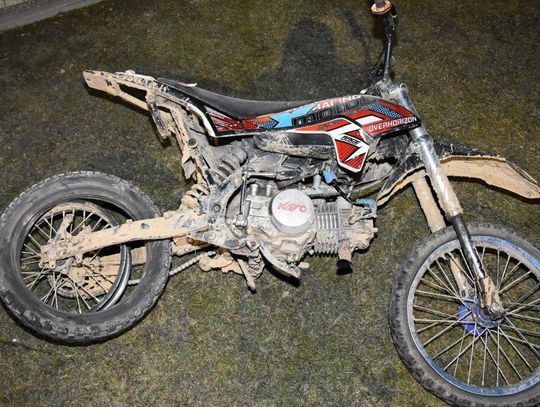 17-latek z prawie dwoma promilami przewrócił się na motocyklu. Jechał bez kasku