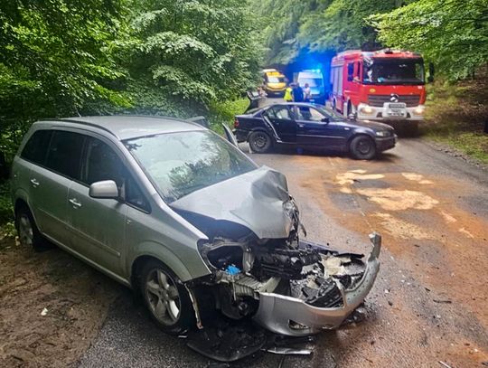 17-latek za kierownicą BMW wleciał bokiem w inne auto. Uciekł z miejsca, bo nie miał prawa jazdy