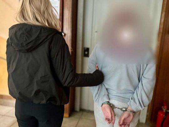 17-latka groziła innej dziewczynie przez komunikator i miała brać udział w pobiciu. W tle pseudokibice