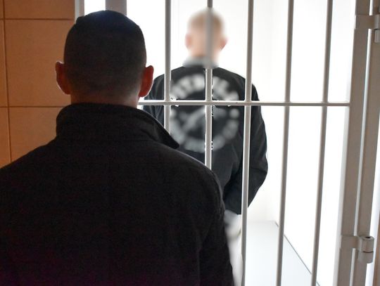 18 i 19-latek wtargnęli do domu koleżanki z kijami golfowymi. Chcieli odzyskać od niej dług 18 i 19-latek wtargnęli do domu koleżanki z kijami golfowymi. Chcieli odzyskać od niej dług