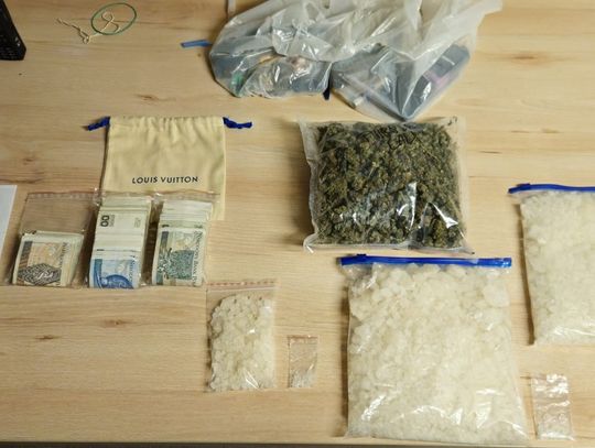 18-latek na hulajnodze wiózł torbę pełną narkotyków. Wpadł tuż po spotkaniu z kolegą