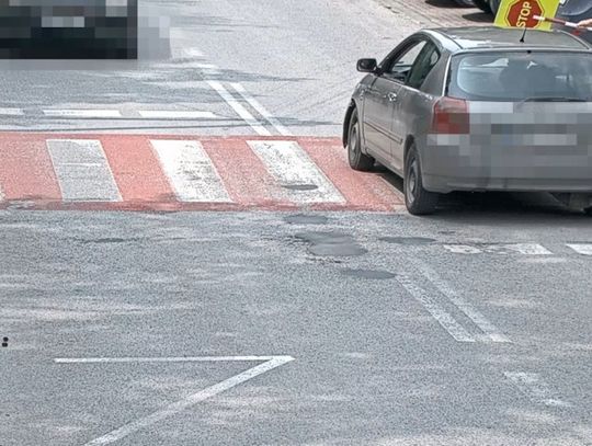 18-latek na oczach policjantów omal nie potrącił "Pana Stopki". W aucie niesprawne hamulce [WIDEO]