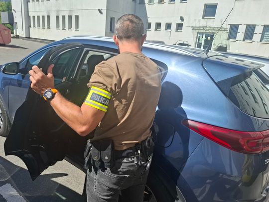 18-latek nie odpowiadał na pytania zadane przez policjantów, bo... w ustach ukrywał marihuanę