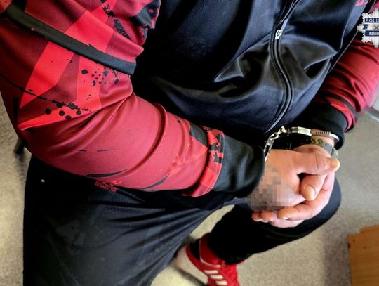 18-latek porwany na ulicy. Sprawcy wrzucili go do bagażnika i uwięzili w mieszkaniu, gdzie był bity