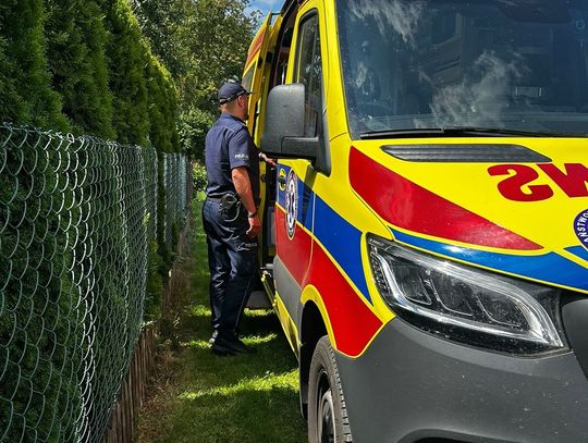 18-latek powiedział mamie, że chce ze sobą skończyć i uciekł. Policjanci odnaleźli go w lesie