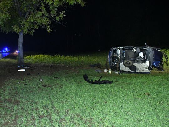 18-latek rozbił Volkswagena Polo. Autem jechało 6 osób, tylko kierowca był pełnoletni