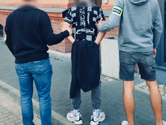 18-latek strzelał do samochodów z broni gazowej. Uciekł do innego miasta, ale go wytropili