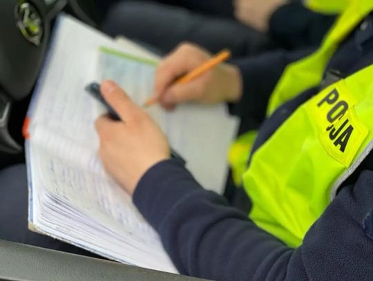 18-latek uszkodził koło w BMW i wezwał na miejsce policję. Zapomniał, że auto nie ma badań i OC