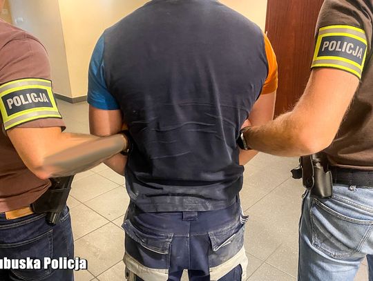 18-latek zmusił 13-latka, żeby oddał mu bluzę klubową. Groził pobiciem i wyzywał