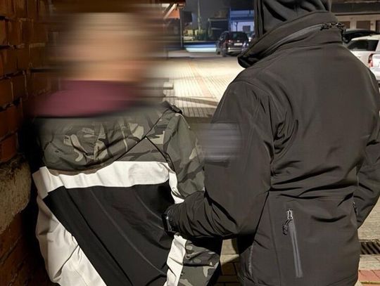 18-latek zniszczył banery klubu piłkarskiego. Podczas zatrzymania znaleziono przy nim dwa rodzaje narkotyków