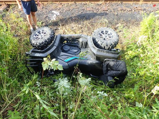 18-latka wywróciła quad na polnej drodze i dachowała w rowie. Dwie osoby zostały ranne [FOTO]