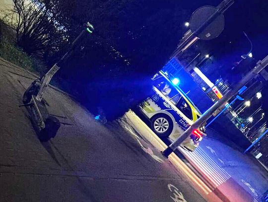 18-latek zabrał dziewczynę na przejażdżkę hulajnogą. Teraz ma do zapłacenia 3100 zł mandatu 18-latek zabrał dziewczynę na przejażdżkę hulajnogą. Teraz ma do zapłacenia 3100 zł mandatu