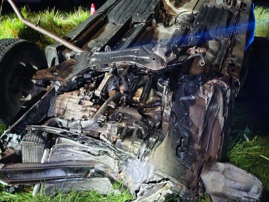 18-letni kierowca wjechał w betonowy przepust i dachował. Pięcioro nastolatków trafiło do szpitala