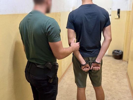 18-letni Ukrainiec podał się za policjanta i wyłudził od 83-letniego mężczyzny 30 tysięcy złotych