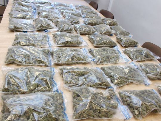 19 i 27-latek na mocno weszli w handel narkotykami. Mieli ponad 21 kilogramów marihuany