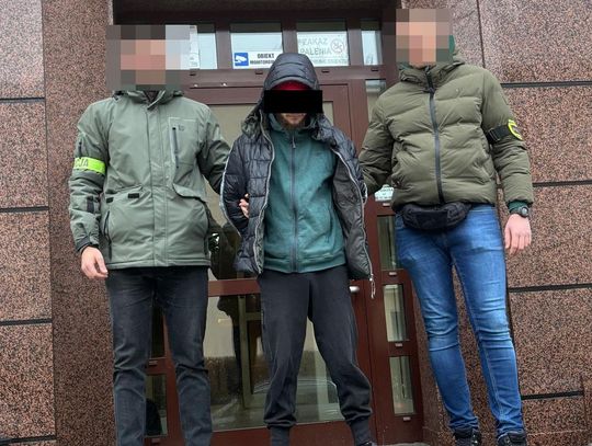 19-latek był mózgiem "odbieraków" wysyłanych po pieniądze do oszukanych staruszków. Organizował im robotę 19-latek był mózgiem "odbieraków" wysyłanych po pieniądze do oszukanych staruszków. Organizował im robotę